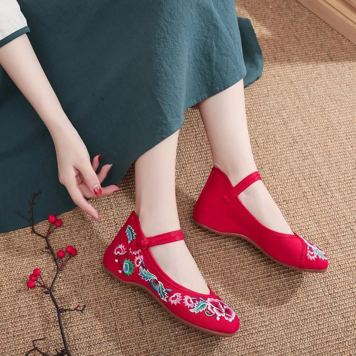 Chinese Embroidered Shoes for Women Round Toe Mary Jane Shoes Handmade Floral Slip On Loafers Comfort Walking Flats