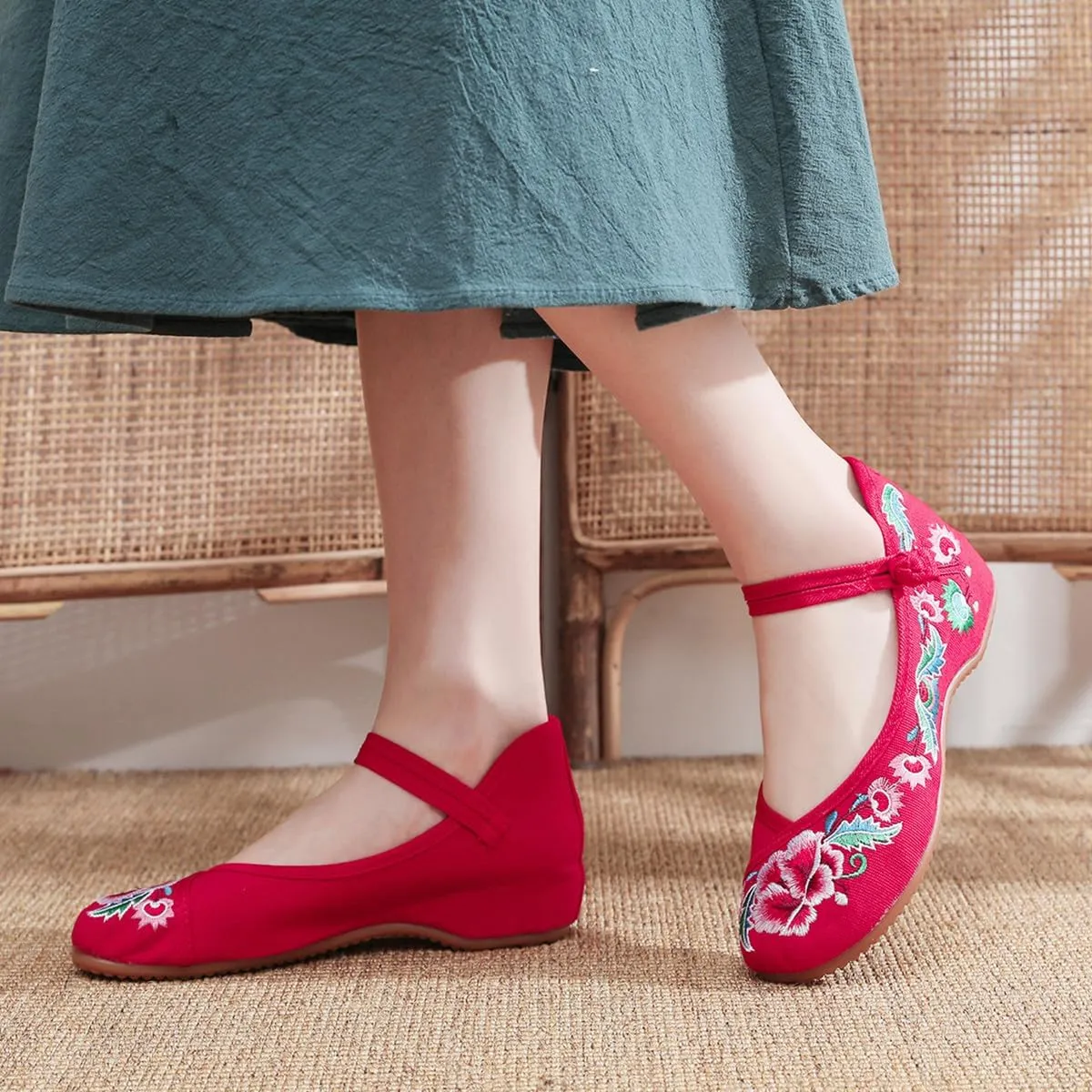 Chinese Embroidered Shoes for Women Round Toe Mary Jane Shoes Handmade Floral Slip On Loafers Comfort Walking Flats