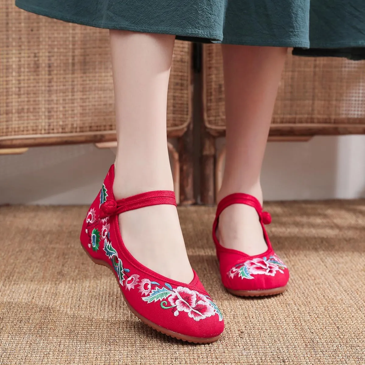 Chinese Embroidered Shoes for Women Round Toe Mary Jane Shoes Handmade Floral Slip On Loafers Comfort Walking Flats
