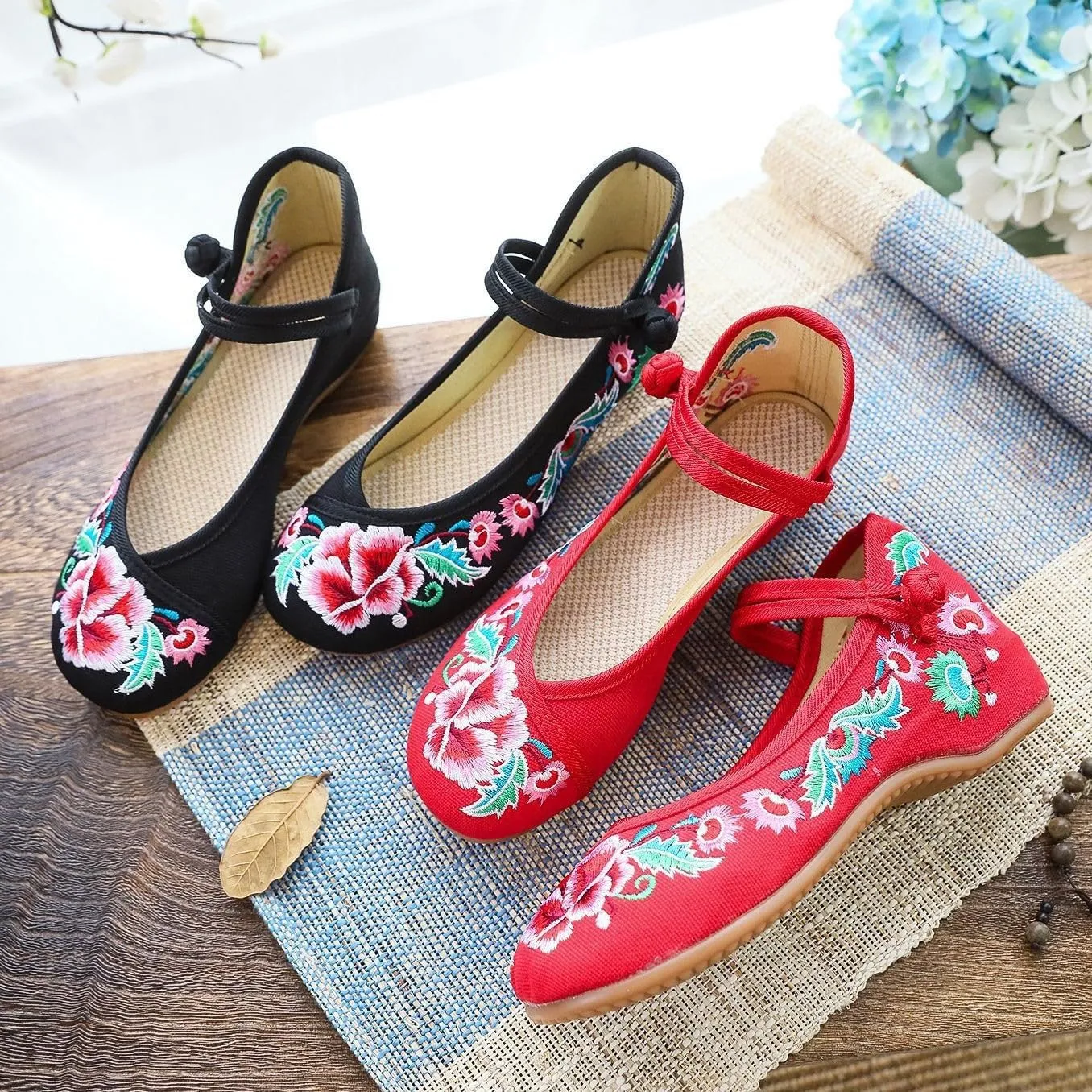 Chinese Embroidered Shoes for Women Round Toe Mary Jane Shoes Handmade Floral Slip On Loafers Comfort Walking Flats