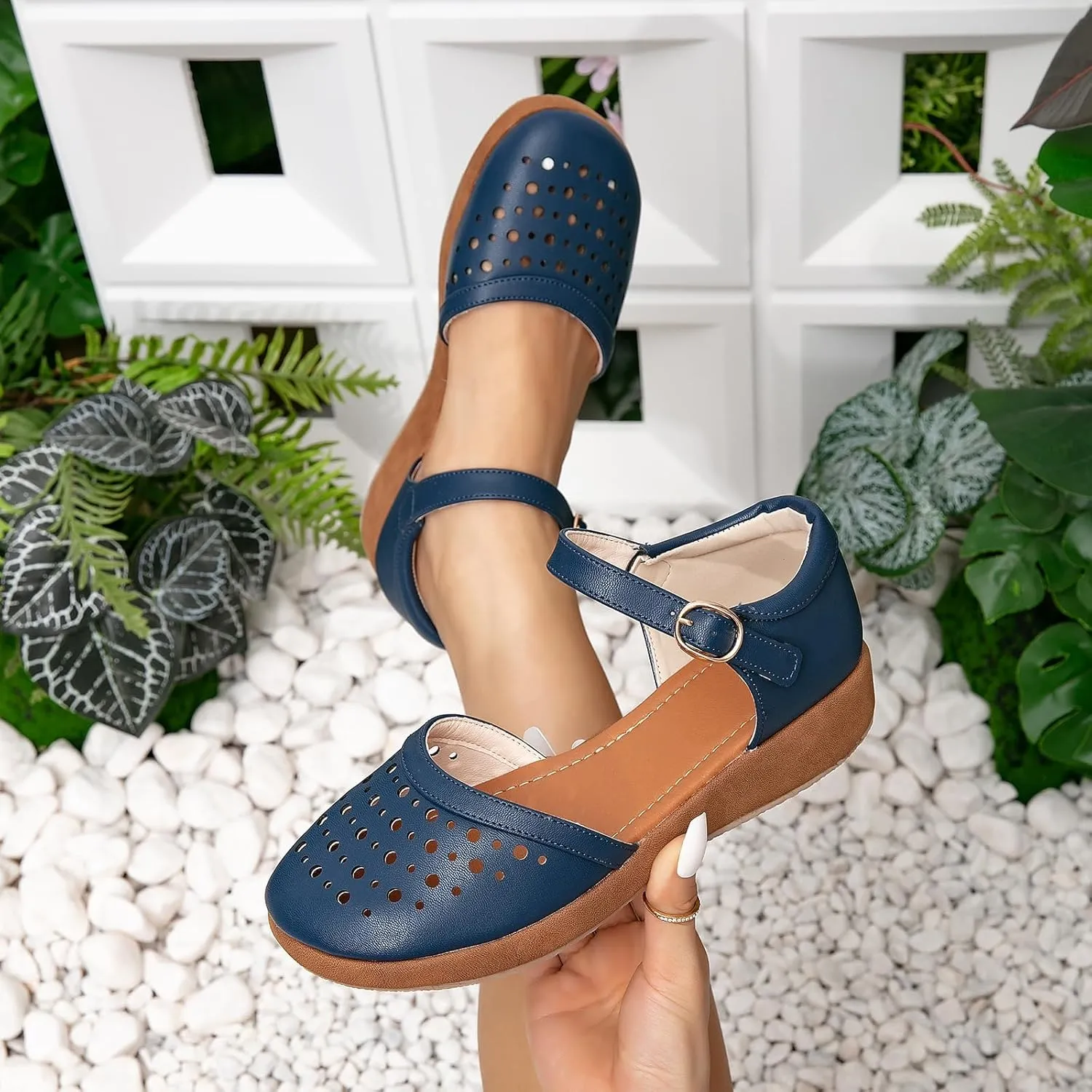 GATUXUS Women's Low Wedge Ankle Strap Buckle Flats Shoes Closed Toe Roman Cage Cusual Flat Sandals