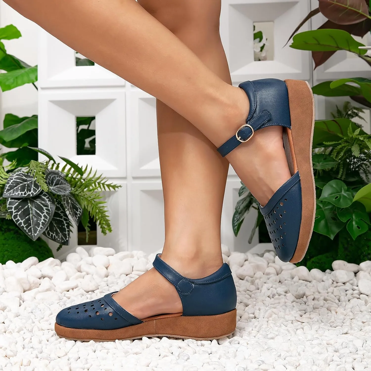 GATUXUS Women's Low Wedge Ankle Strap Buckle Flats Shoes Closed Toe Roman Cage Cusual Flat Sandals