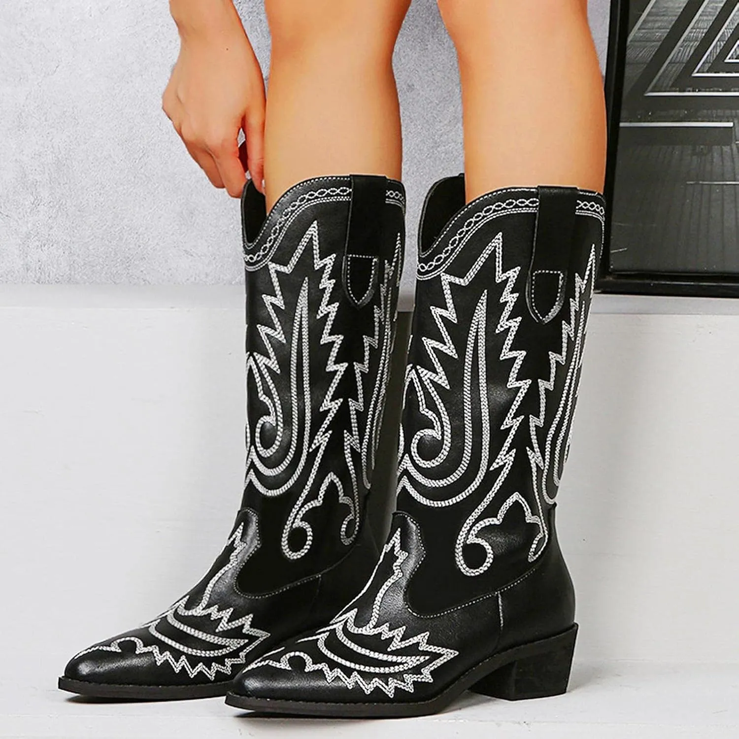 Hbeylia Cowboy Boots For Women Vintage Ethnic Western Cowgirls Boots Flower Embroidered Pointed Toe Chunky Heels Mid Calf Knight Riding Boots Boho Retro Winter Fall Dress Tall Boots For Ladies