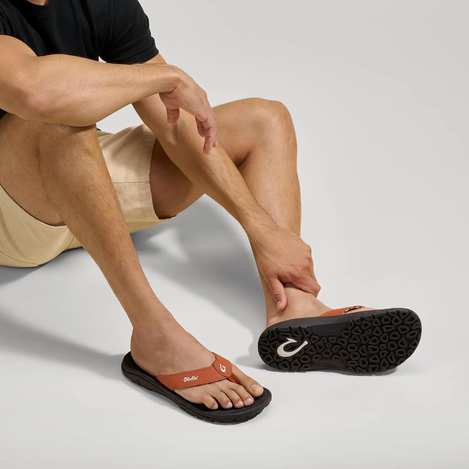 OLUKAI Ohana Men's Beach Sandals, Water Resistant Flip Flops, Arch Support & Comfort Fit, Lightweight & Durable, Enhanced Grip & Traction
