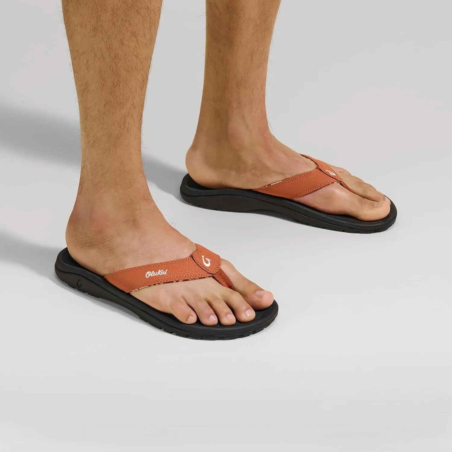 OLUKAI Ohana Men's Beach Sandals, Water Resistant Flip Flops, Arch Support & Comfort Fit, Lightweight & Durable, Enhanced Grip & Traction