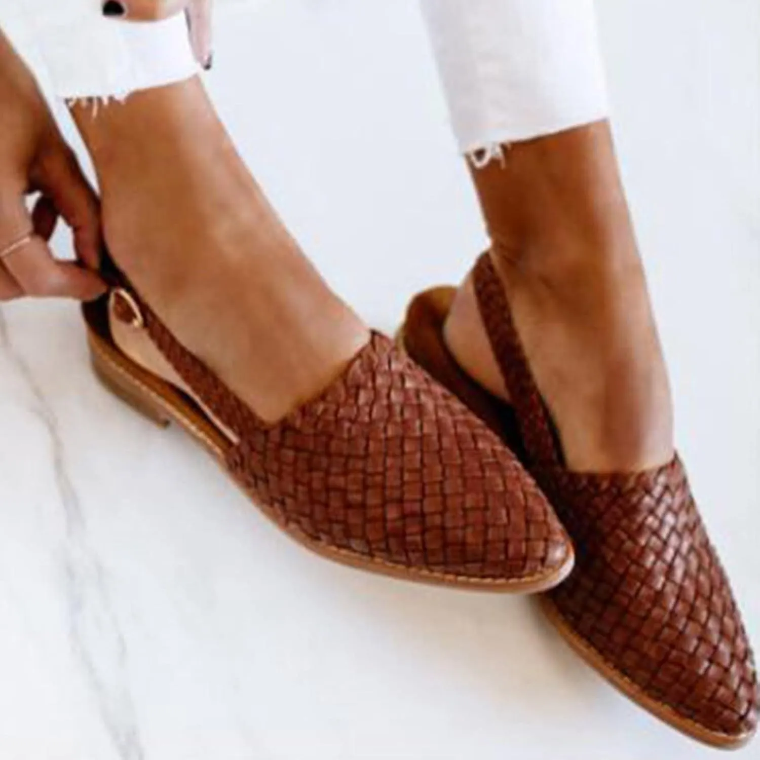 Pointed Toe Sandal for Women Fashion Weave Strap Buckle Baotou Closed Toe Low Heel Sandalias Solid Color Comfortable Casual Stacked Heel Shoes